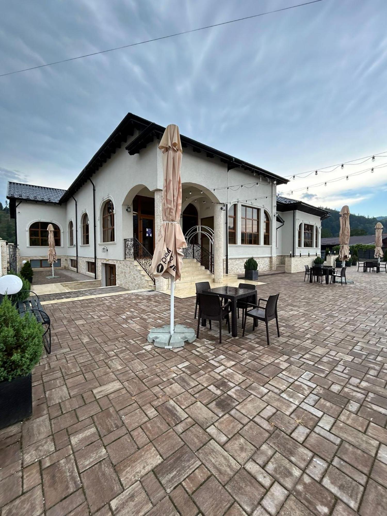 Hotel Complex Zeus Leresti Exterior foto