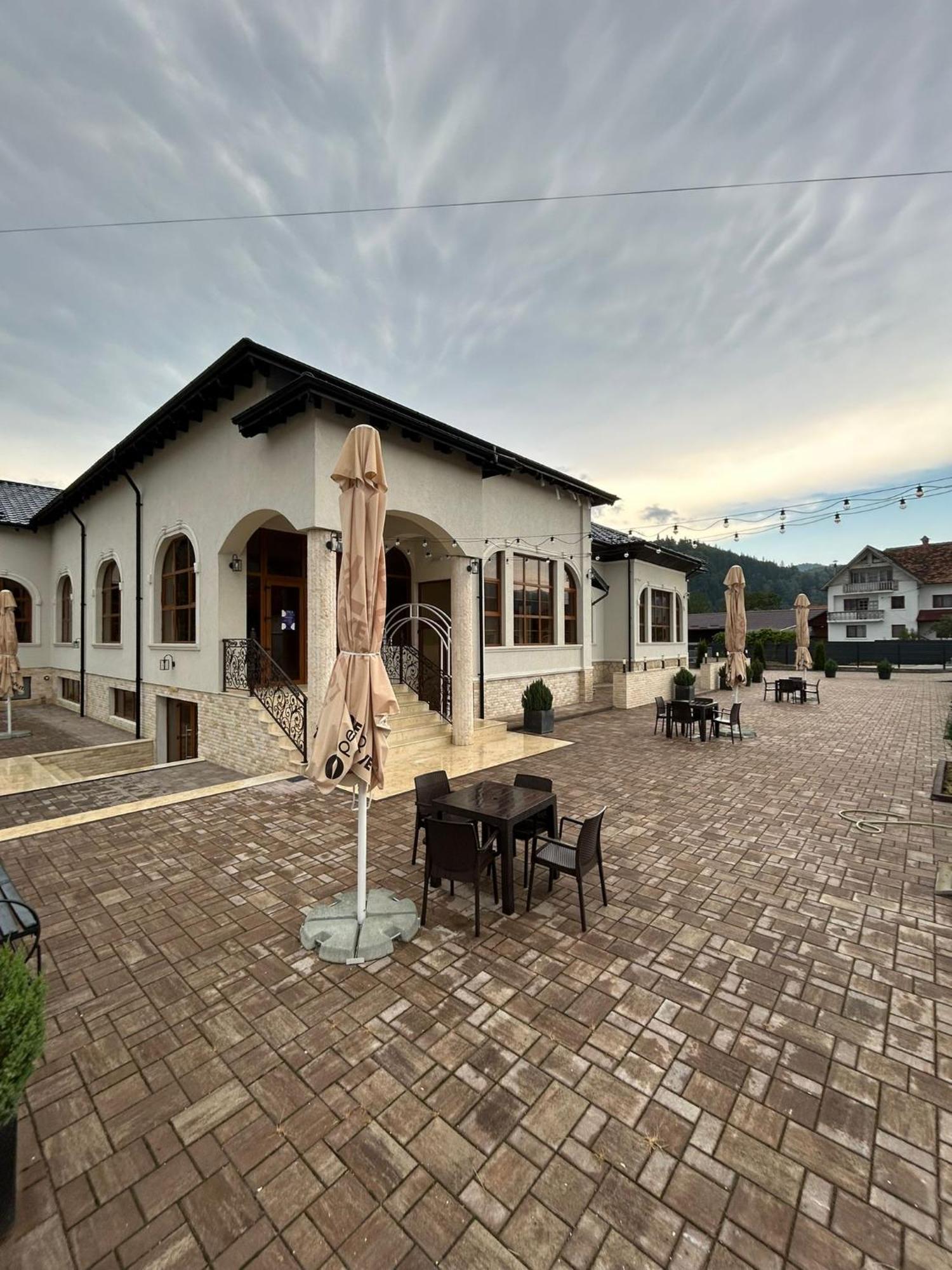 Hotel Complex Zeus Leresti Exterior foto