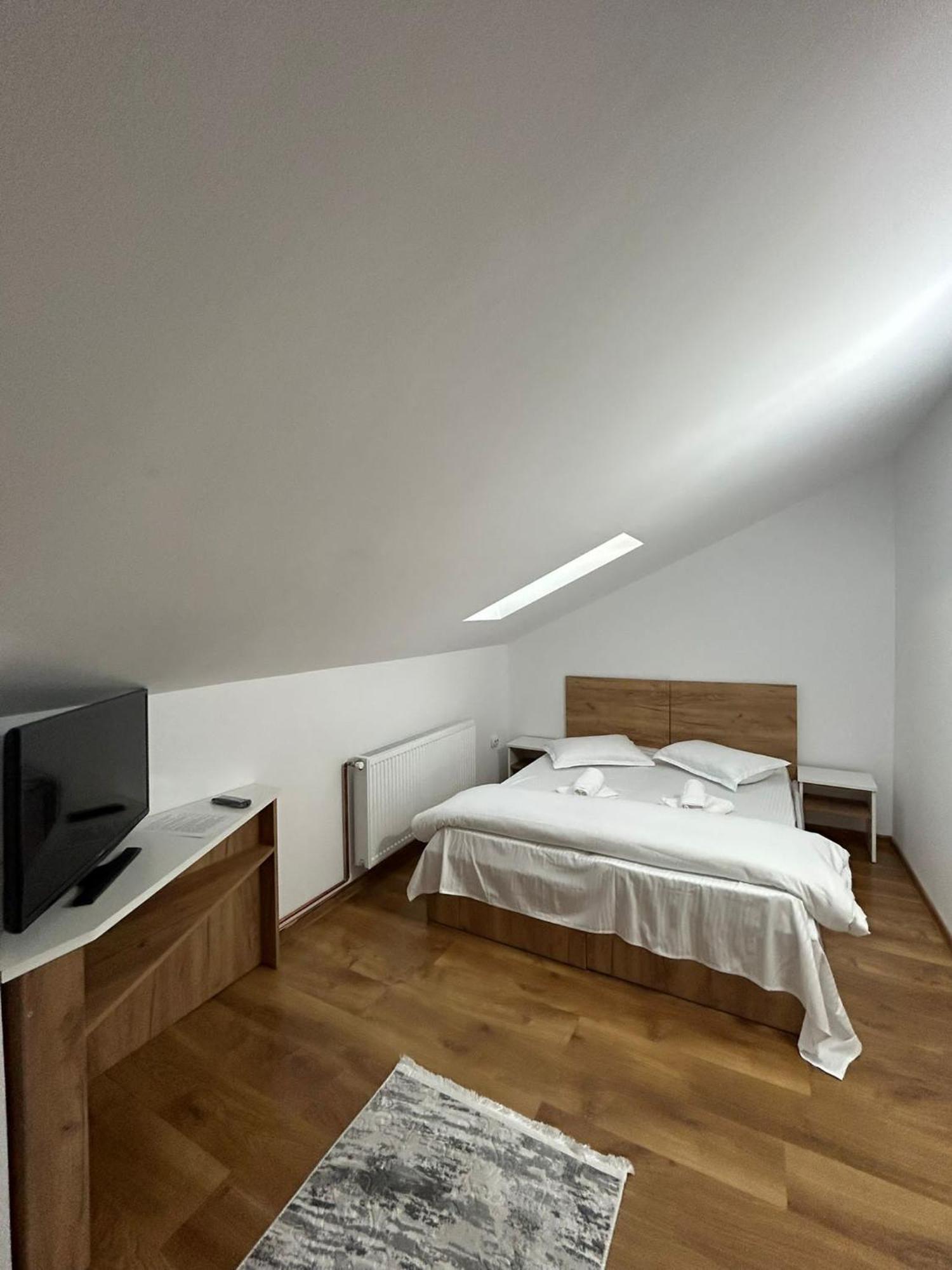 Hotel Complex Zeus Leresti Habitación foto