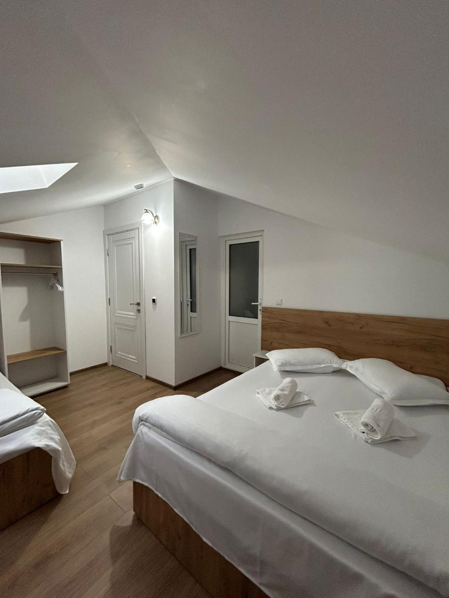Hotel Complex Zeus Leresti Habitación foto