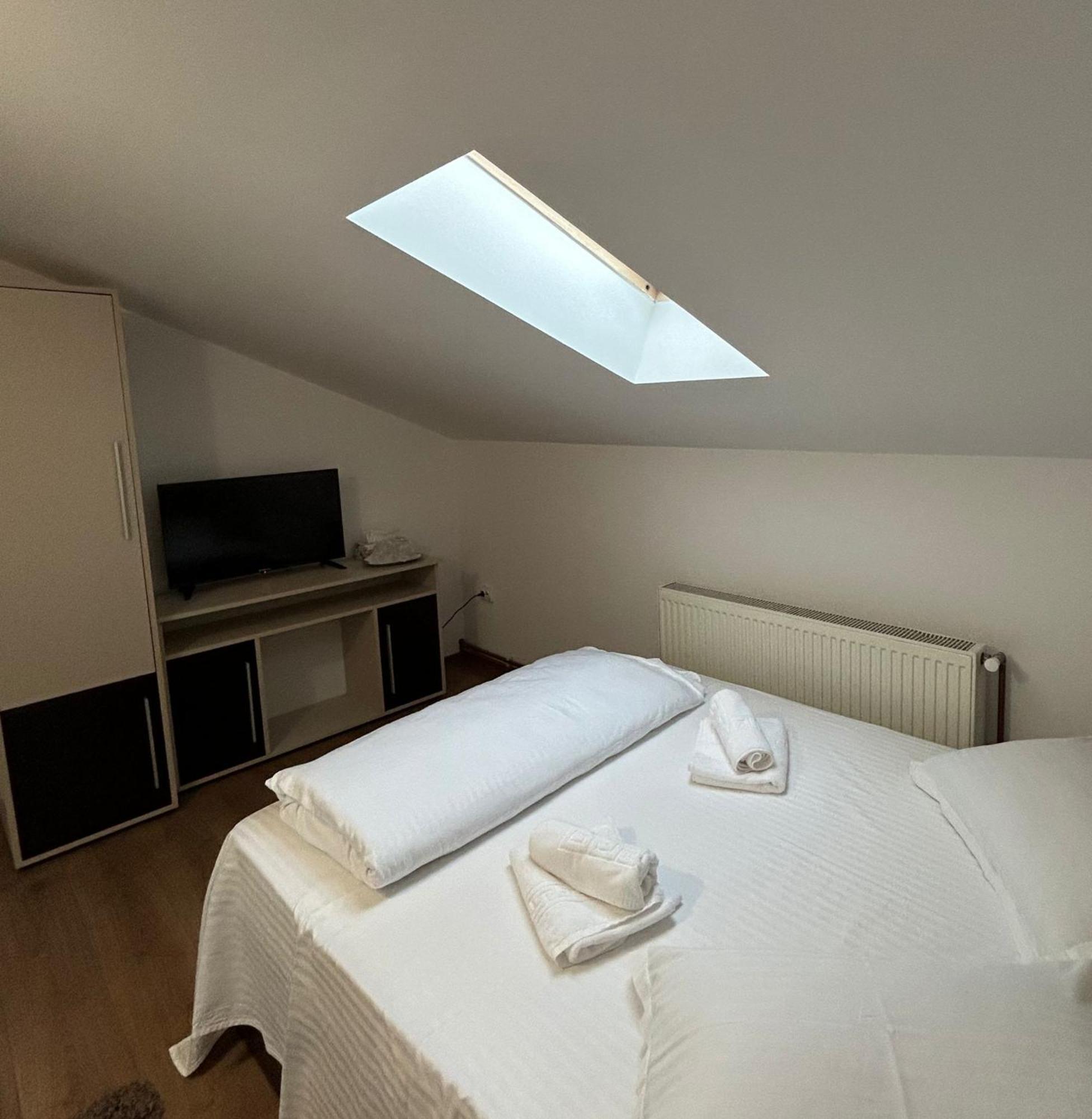 Hotel Complex Zeus Leresti Habitación foto
