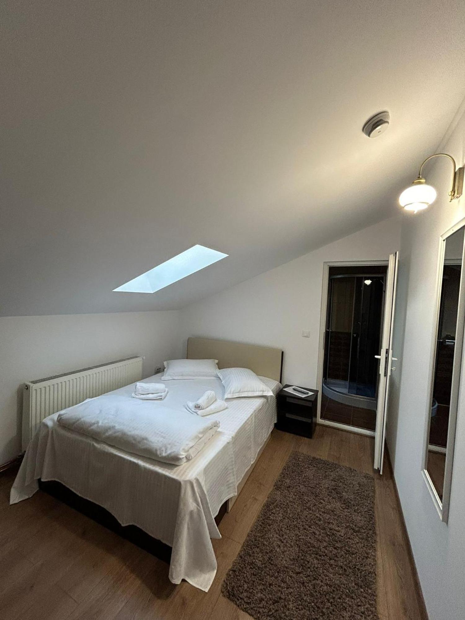 Hotel Complex Zeus Leresti Habitación foto