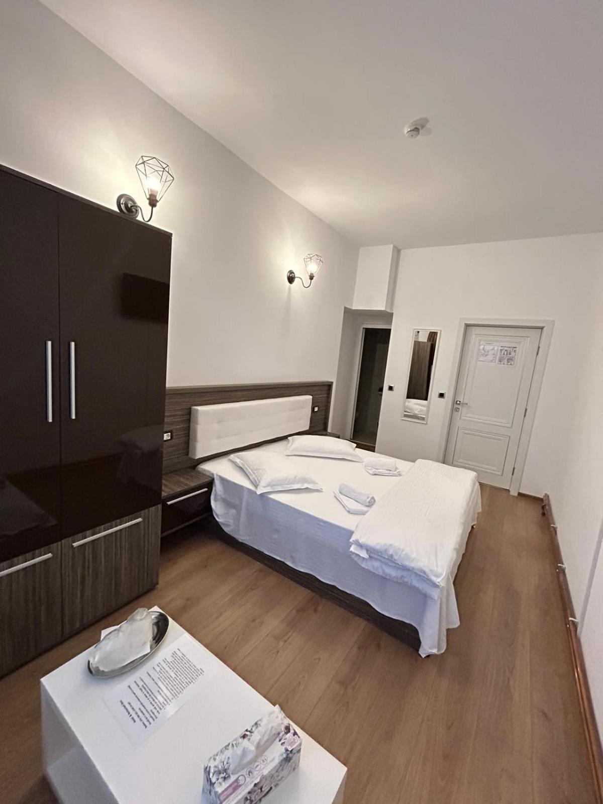 Hotel Complex Zeus Leresti Exterior foto