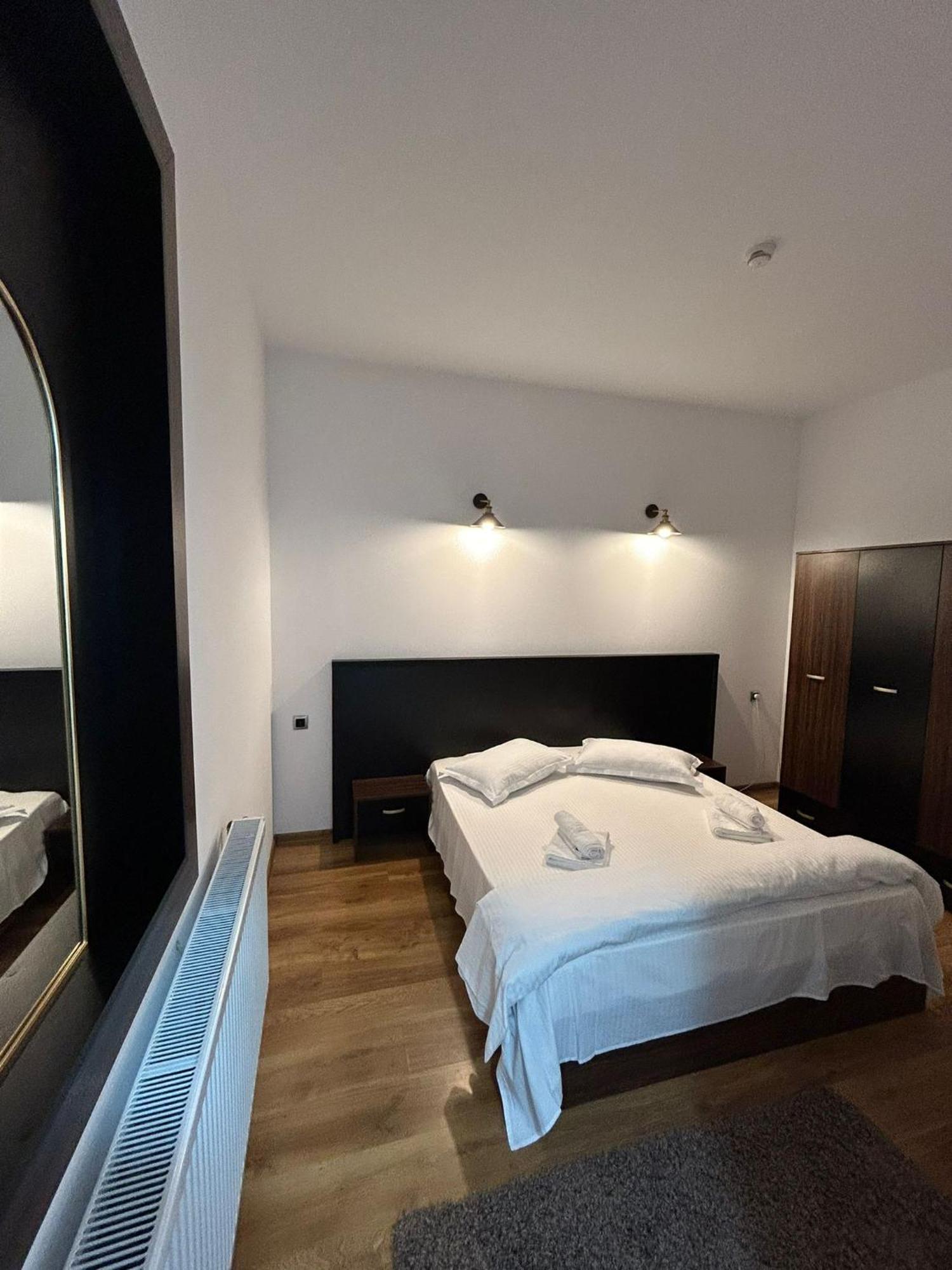 Hotel Complex Zeus Leresti Habitación foto